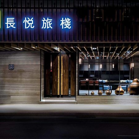 Changyu Hotel Тайнань Экстерьер фото