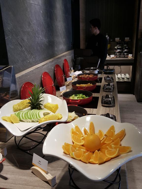 Changyu Hotel Тайнань Экстерьер фото