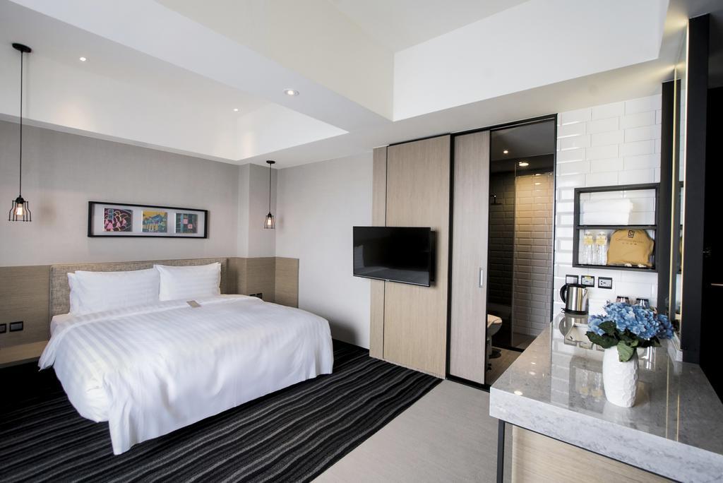 Changyu Hotel Тайнань Экстерьер фото