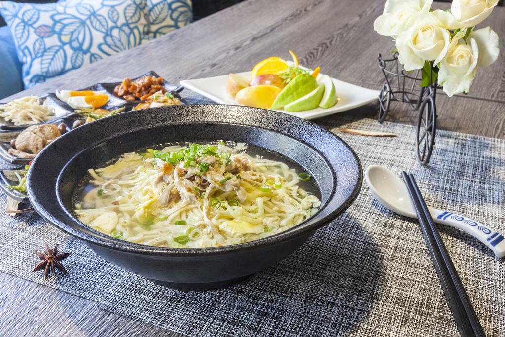 Changyu Hotel Тайнань Экстерьер фото