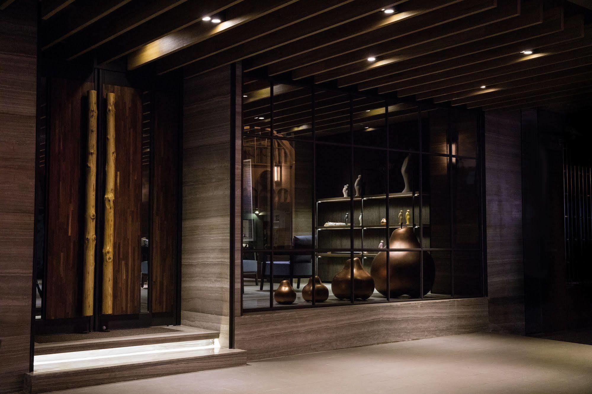 Changyu Hotel Тайнань Экстерьер фото