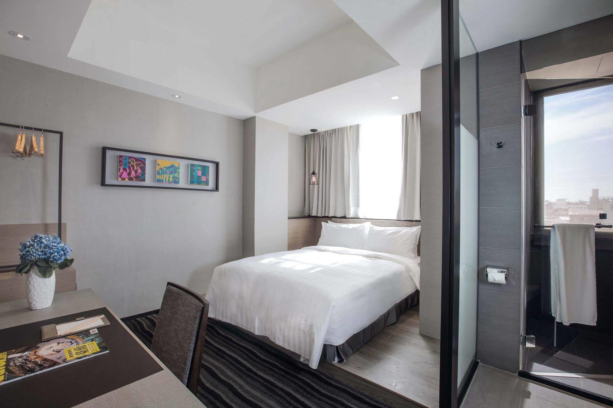 Changyu Hotel Тайнань Экстерьер фото