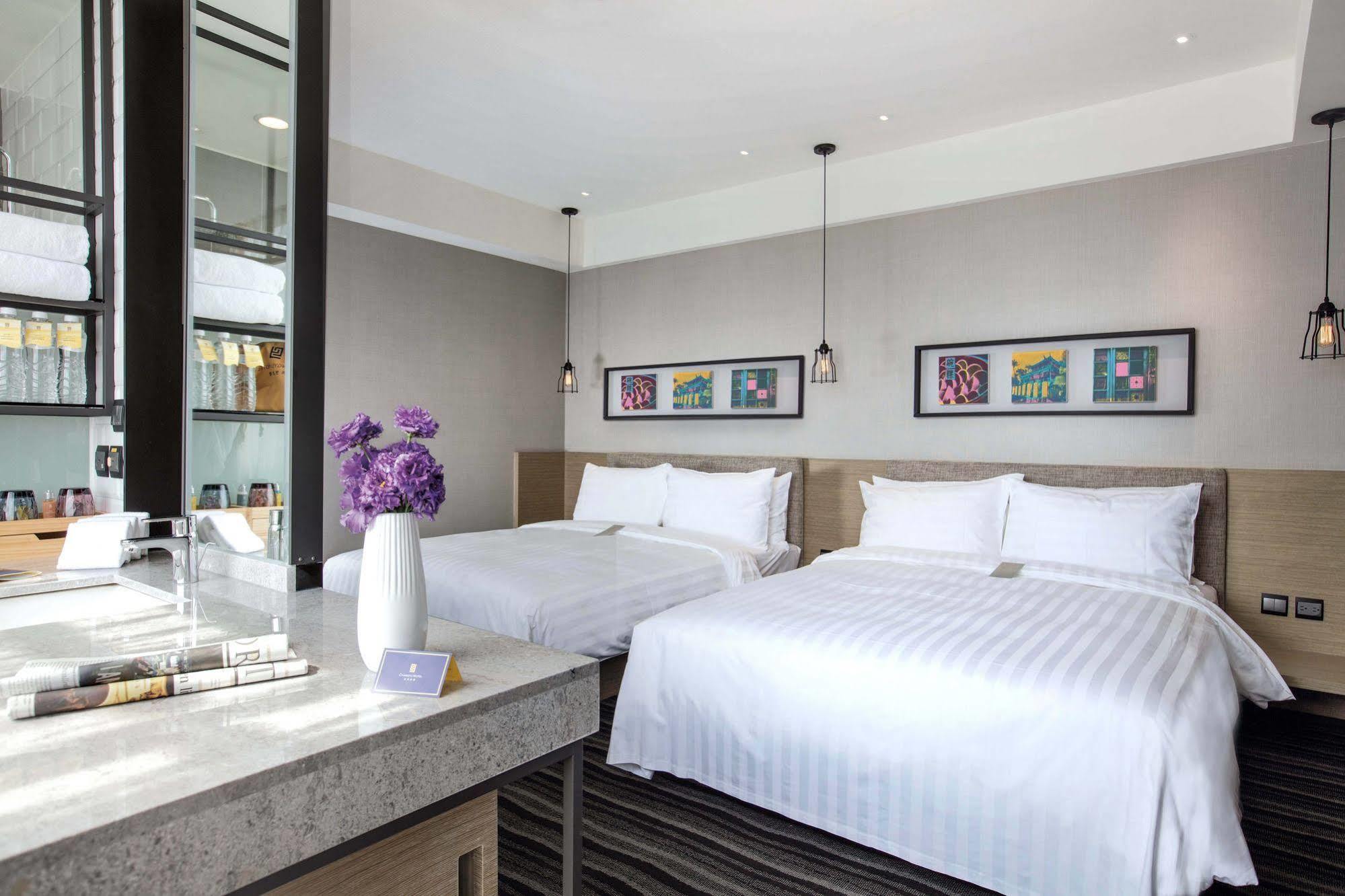 Changyu Hotel Тайнань Экстерьер фото